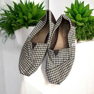 TOMS Women's Houndstooth Slip-On Shoes - Brown and White size 9.5